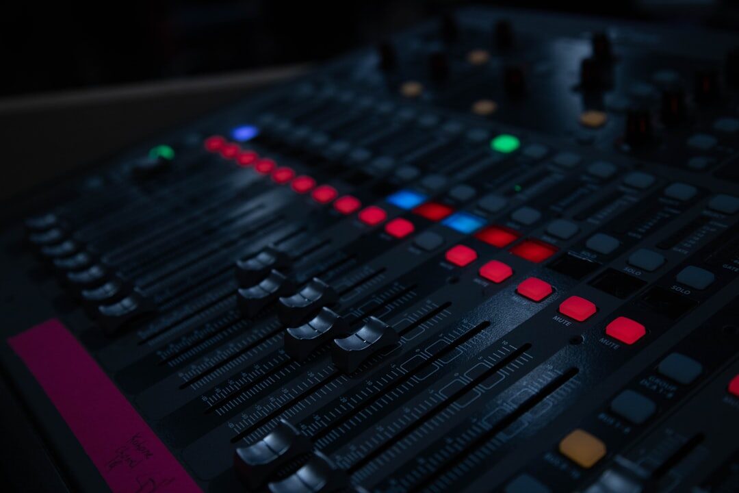 sound mixing console